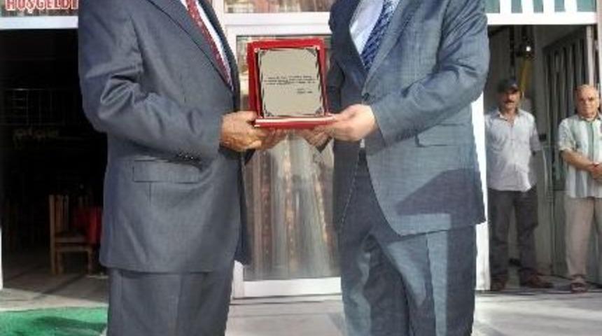 Babasın Adına Yurt Yaptırdı