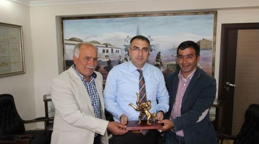 Başkan Cengiz, Şampiyonları &Ouml;d&uuml;llendirdi