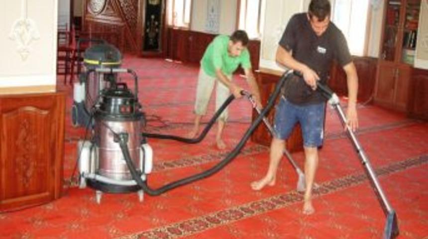 Ak&ccedil;ay&rsquo;da Camiler Temizlendi