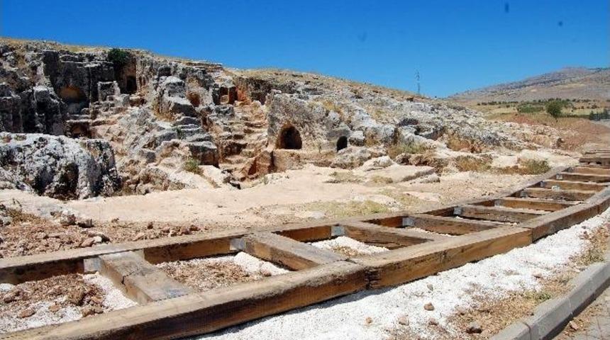 Perre Antik Kent&rsquo;te Yaya Yolları Yapılıyor