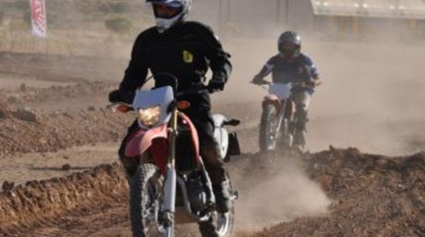 Motorkros Yarışmaları Doğu Anadolu&rsquo;da İlk Kez D&uuml;zenlendi