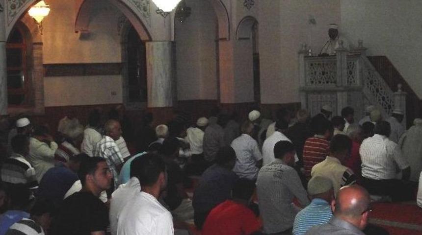 Kulu&rsquo;da İlk Teravih Namazında Camiler Doldu