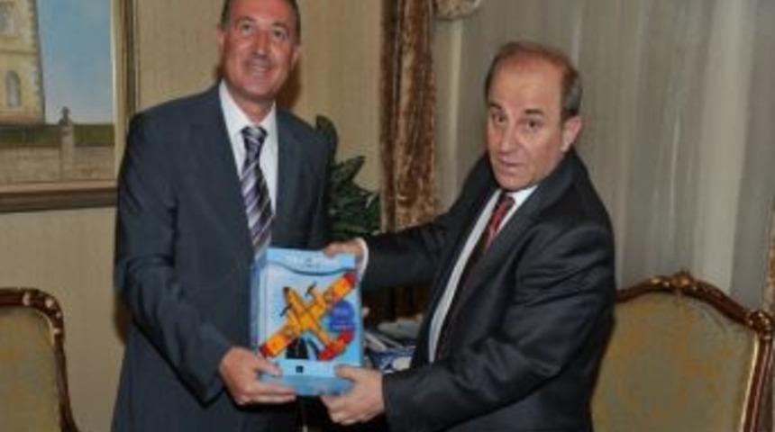 Thk Y&ouml;neticilerinden Vali &Ouml;zt&uuml;rk&rsquo;e Ziyaret