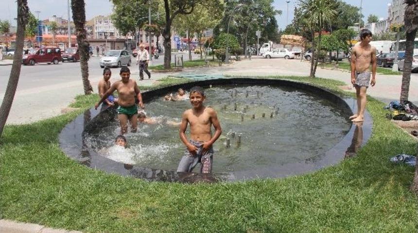 Ramazan Sıcaklarını S&uuml;s Havuzunda Karşıladılar
