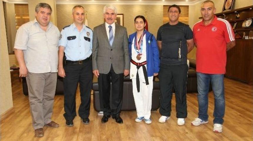 Başkan Sakallı T&uuml;rkiye &Uuml;&ccedil;&uuml;nc&uuml;s&uuml; Beyza Burkaş&rsquo;ı Ağırladı