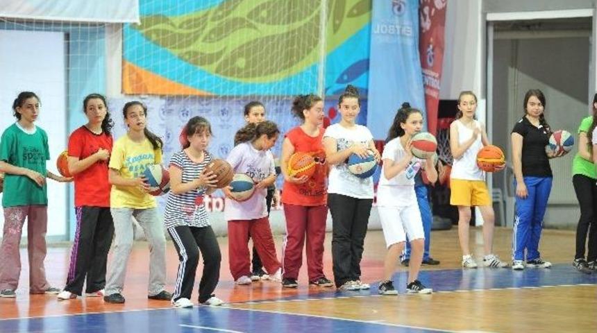 Trabzon&rsquo;da 5 Bin Kişiye &Uuml;cretsiz Spor Kursu Veriliyor