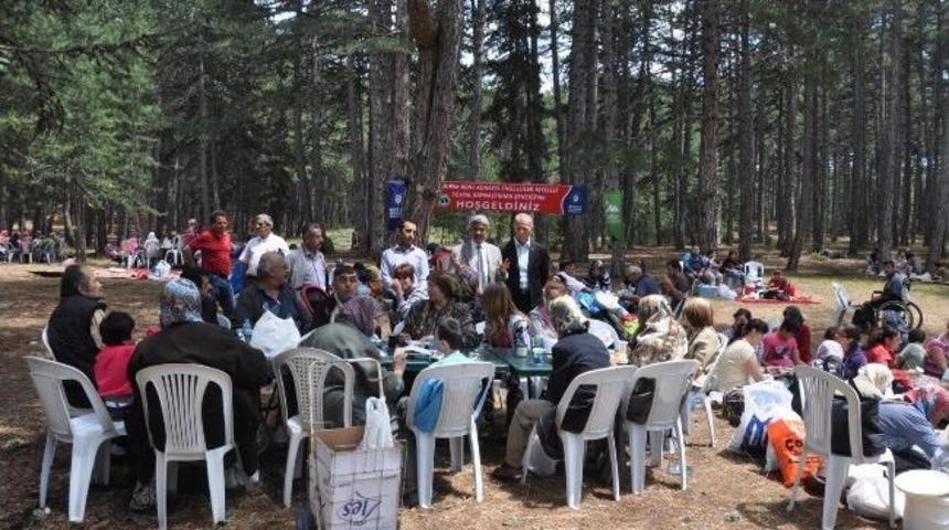 Engelliler Piknikte Moral Depoladı