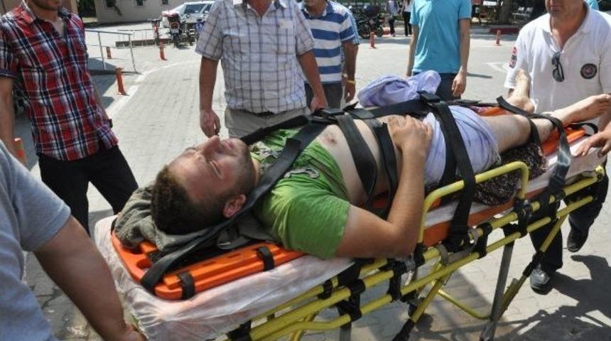 Trakt&ouml;r&uuml;n Altında Kaldan Kardeşini Kurtardı