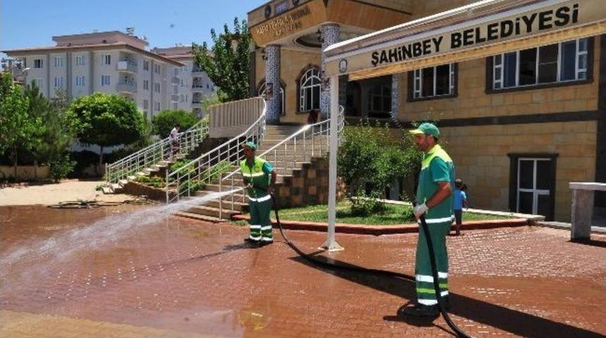 Şahinbeyde Camiler D&uuml;zenli Bir Şekilde Temizleniyor