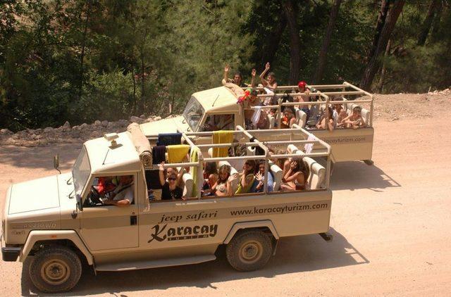 Sıcaktan Bunalan Turistlerin Saklıkent te Jeeple Safari Keyfi 1
