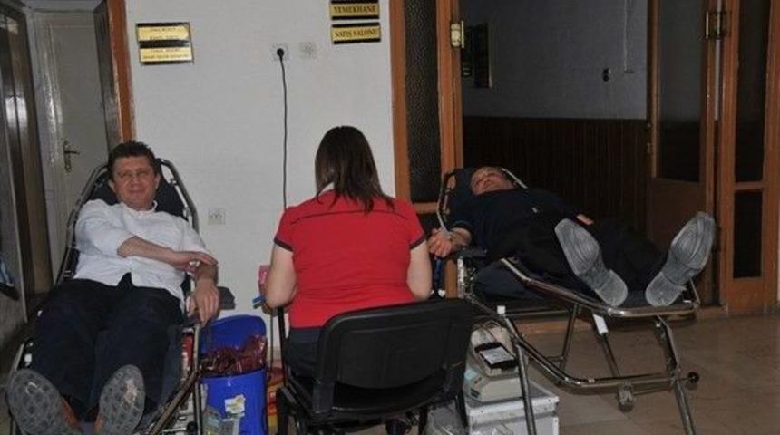 K&uuml;tahya Obm Personelinden Kızılay'a Destek