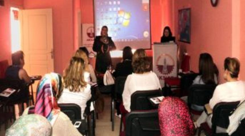 AKSİAD Kadın Girişimcileri Eğitiyor