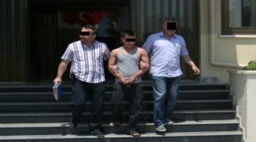 Bıçaklı Gaspçı Tutuklandı