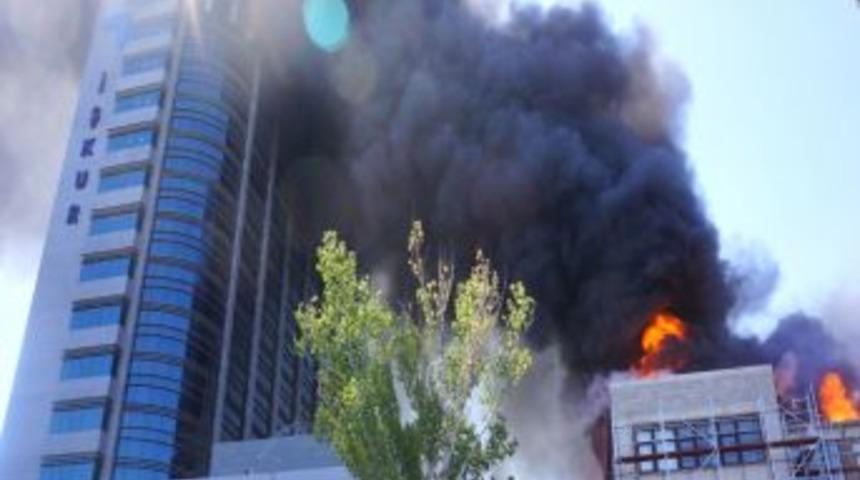 DHMİ Merkez Binasındaki Yangın B&uuml;y&uuml;d&uuml;