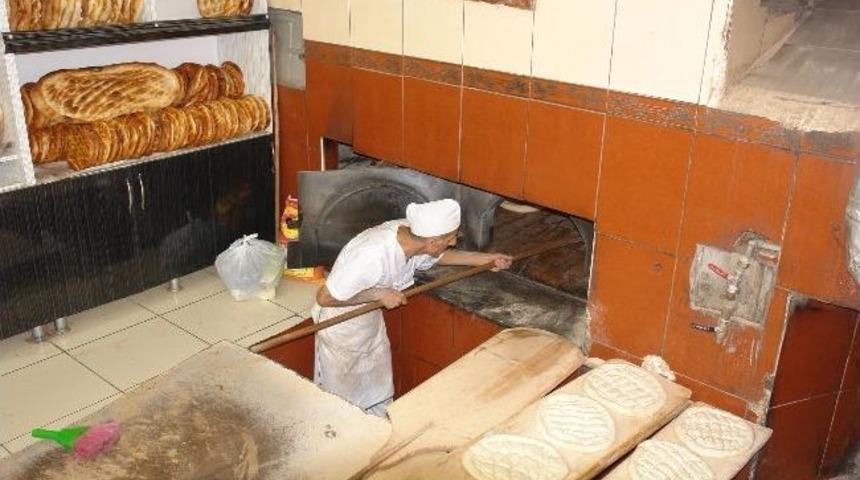 Y&uuml;ksekova&rsquo;da Ekmek Fiyatı Belirlendi