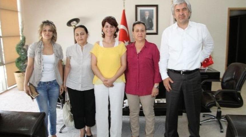 Kızılay Akhisar Şubesi Kadın Kollarından Başkan Hızlı&rsquo;ya Ziyaret