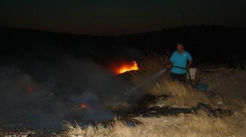 Ayvalık&rsquo;ta &Ccedil;&ouml;pl&uuml;k Yangını