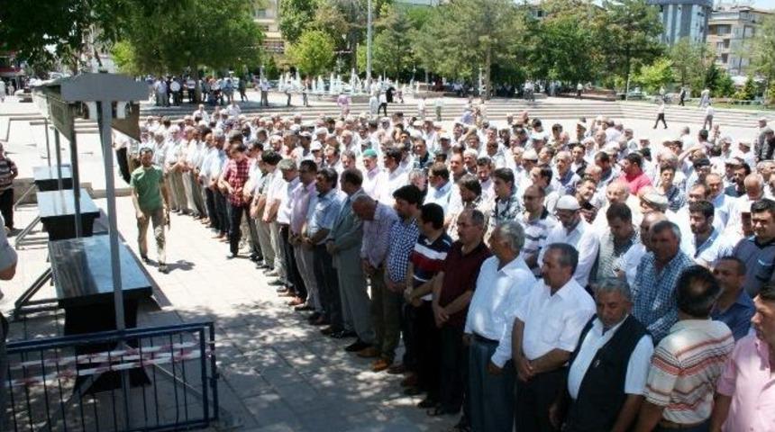 Mısır'da &Ouml;lenler İ&ccedil;in Gıyabi Cenaze Namazı