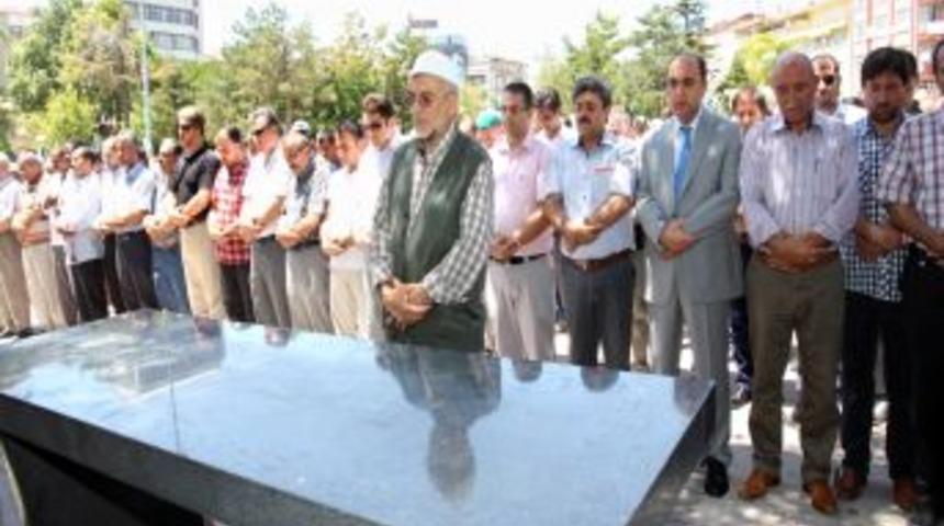 Mısır&rsquo;daki Katliamda &Ouml;lenler I&ccedil;in Gıyabi Cenaze Namazı