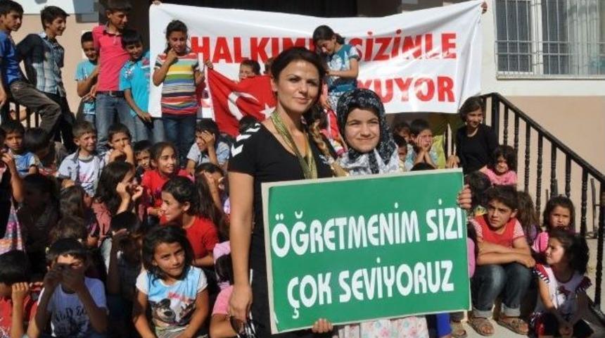 Altın Madalya Kazanan Şampiyon Sevincini &Ouml;ğrencileri İle Paylaştı