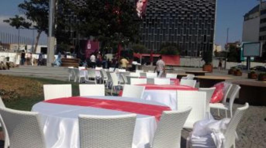 Taksim Meydanı&rsquo;nda Iftar Hazırlığı