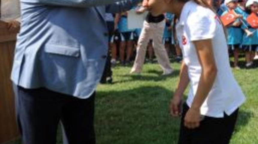 D&uuml;ndar, D&uuml;nya Şampiyonlarını Altınla &Ouml;d&uuml;llendirdi