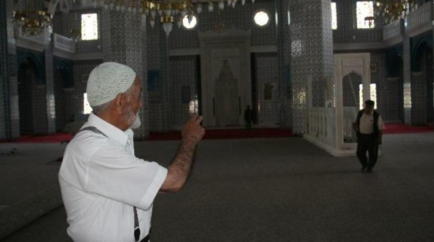 Merkez Camisi İbadete A&ccedil;ılıyor