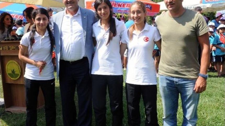 D&uuml;nya Şampiyonlarını Altınla &Ouml;d&uuml;llendirildi