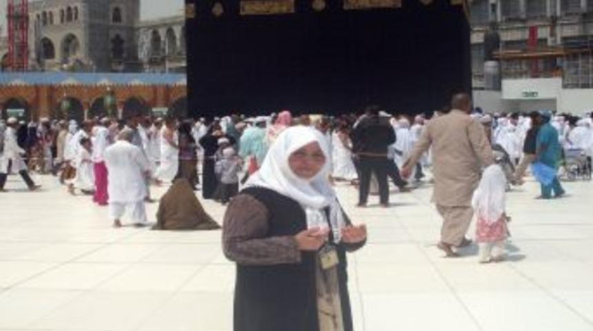 MHP'den G&ouml;n&uuml;ll&uuml; Partiliye Umre &Ouml;d&uuml;l&uuml;