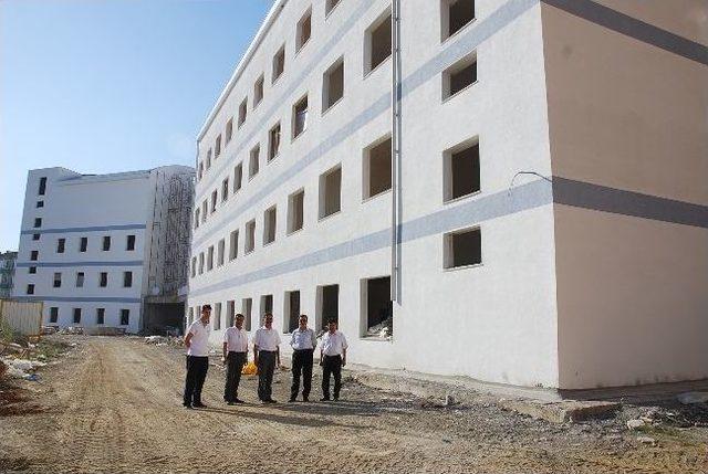 Gemlik&rsquo;te Ali K&uuml;t&uuml;k Ortaokulu Eğitim Ve &Ouml;ğretim Yılına Yetişecek 1