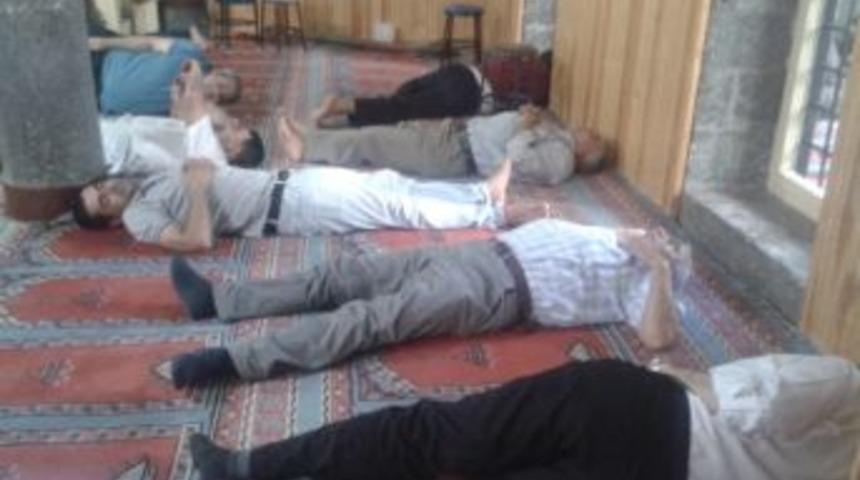 Sıcaklardan Bunalan Vatandaşlar Camilere Akın Etti