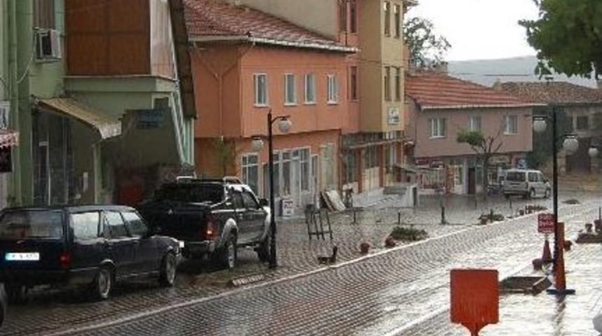 Harmancık'ta Yaz Ortasında Sağanak Yağış