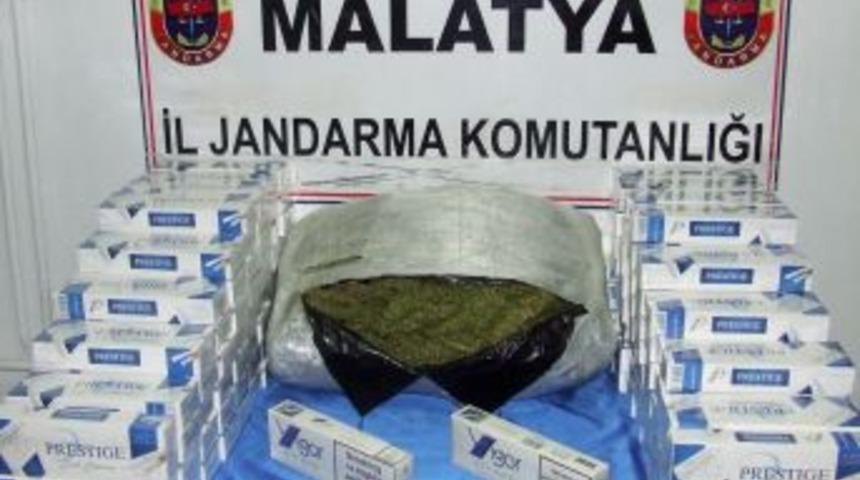 Yolcu Otob&uuml;s&uuml; Ile Ka&ccedil;ak Sigara Ve Uyuşturucu Nakline Jandarma Engeli