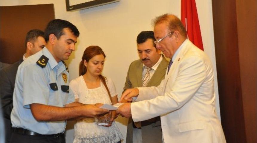 Polise &Uuml;st&uuml;n Başarı Belgesi