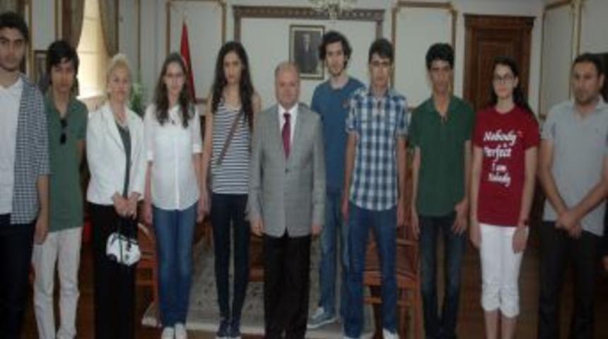 Vali &Ccedil;akacak, LYS'de Dereceye Giren &Ouml;ğrencileri &Ouml;d&uuml;llendirdi