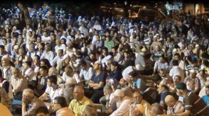 Simav&rsquo;da İlk Teravih Namazını Mısırlı Hafızlar Kıldırdı