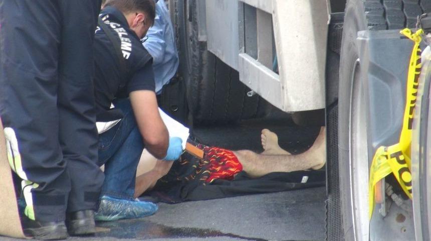 TIR&rsquo;ın &ccedil;arptığı iş&ccedil;i hayatını kaybetti.