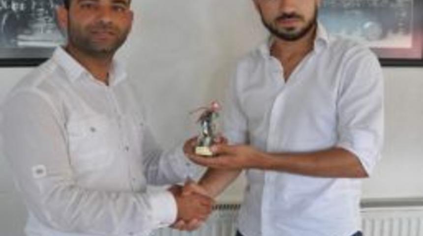 Turnuvada Gol Kralı Olan Aydın&rsquo;a, Madenci Heykeli Hediye Edildi