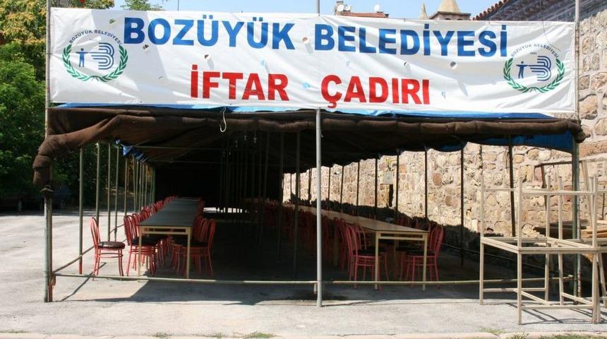 Boz&uuml;y&uuml;k Belediyesi'nden Iftar &Ccedil;adırı
