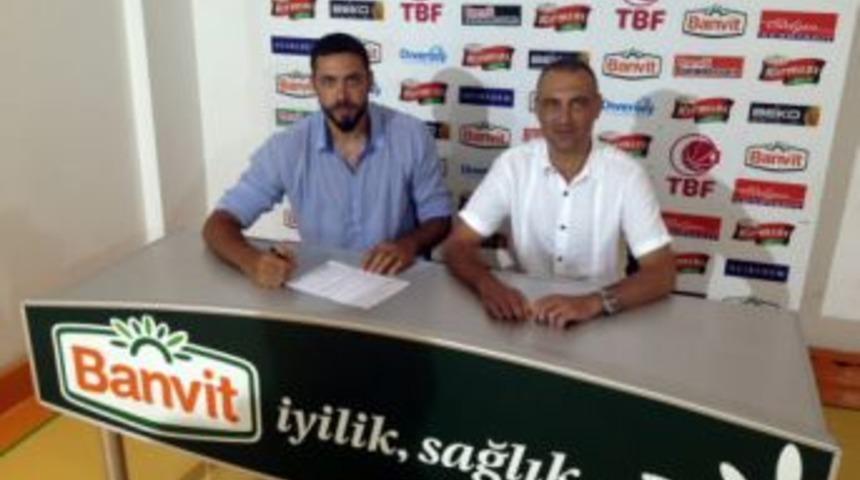 Banvit, Cevher &Ouml;zer Ile 2 Yıllık S&ouml;zleşme Imzaladı