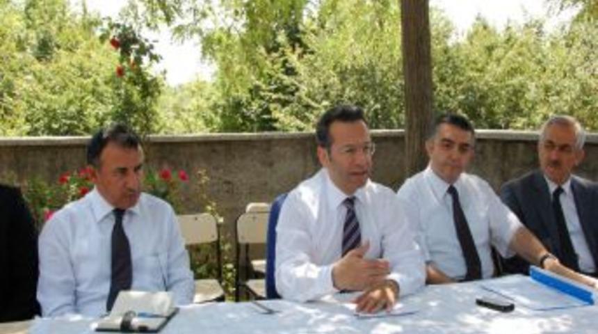 Vali Aksoy, Başalan K&ouml;y&uuml;n&uuml;n Lise Arsasını Inceledi