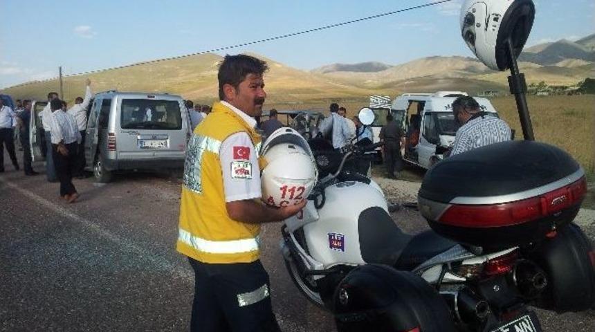 Van'da İftar &Ouml;ncesi Trafik Kazası: 6 Yaralı