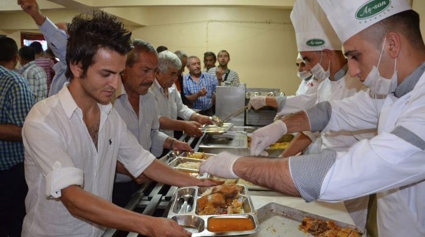 İlk Iftarın Sevincini Iftar Sofrasında Yaşadılar