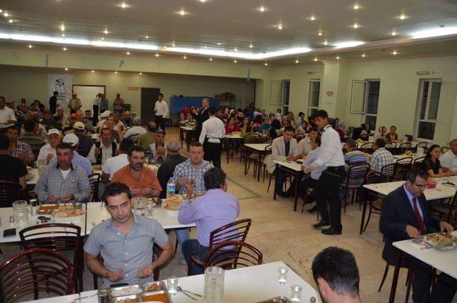 İlk Iftarın Sevincini Iftar Sofrasında Yaşadılar