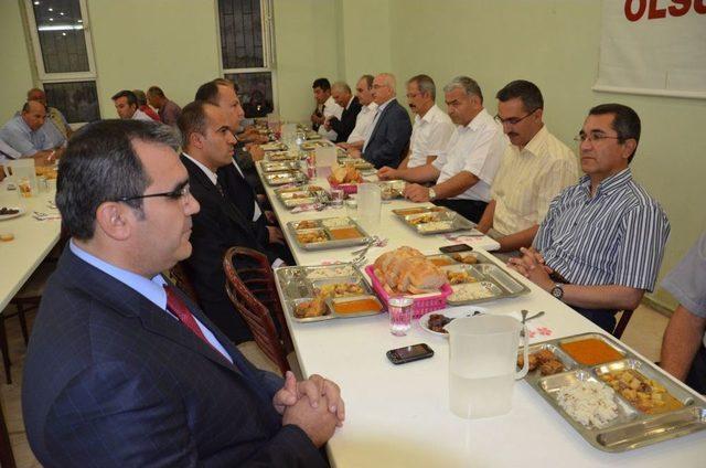 İlk Iftarın Sevincini Iftar Sofrasında Yaşadılar