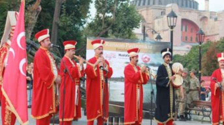 İstanbul'da Ilk Ramazan Topu Atıldı