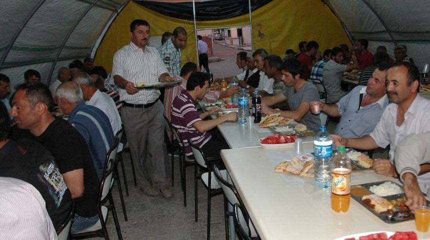 Han&ouml;n&uuml;'nde Ilk Iftar