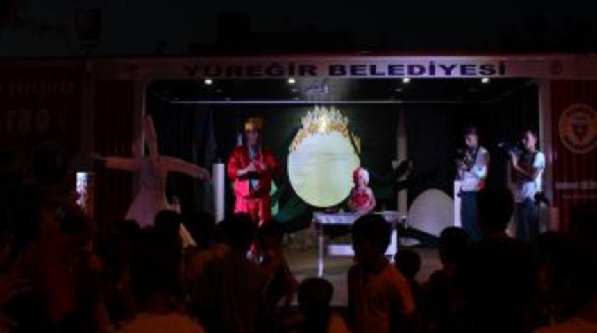 Y&uuml;reğir Belediyesi, Roman Vatandaşları Iftar Sofrasında Bir Araya Getirdi