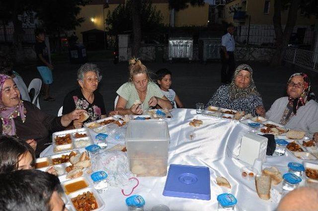 Fo&ccedil;alılıar İlk İftarını Yaptı 2