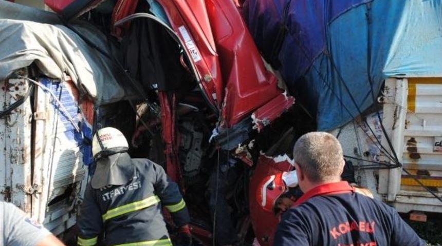 TEM Otoyolu'nda zincirleme kaza: 1 &ouml;l&uuml;, 2 yaralı